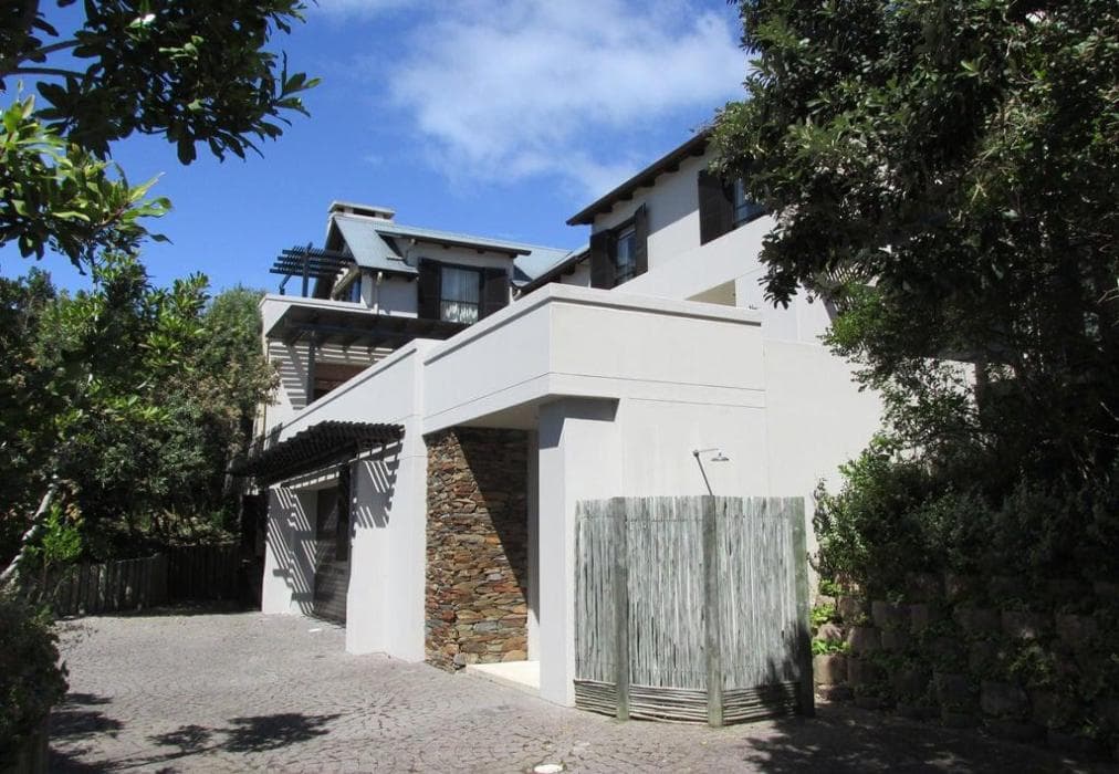 12 Robberg Estate