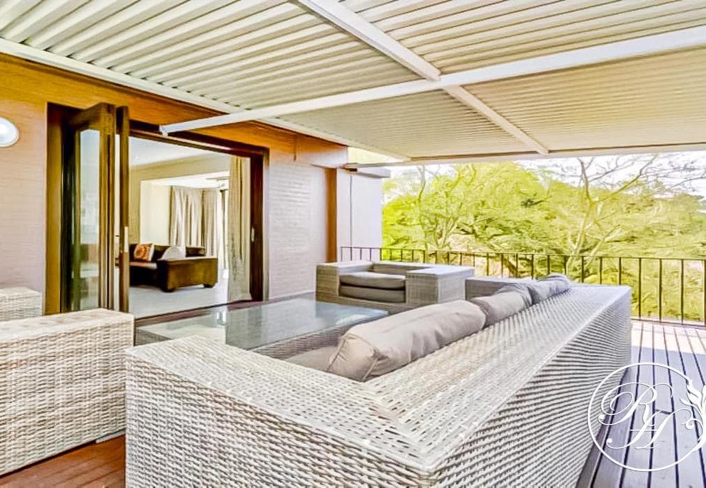 Roseland House Self-catering (1-6 Sleeper) with balcony