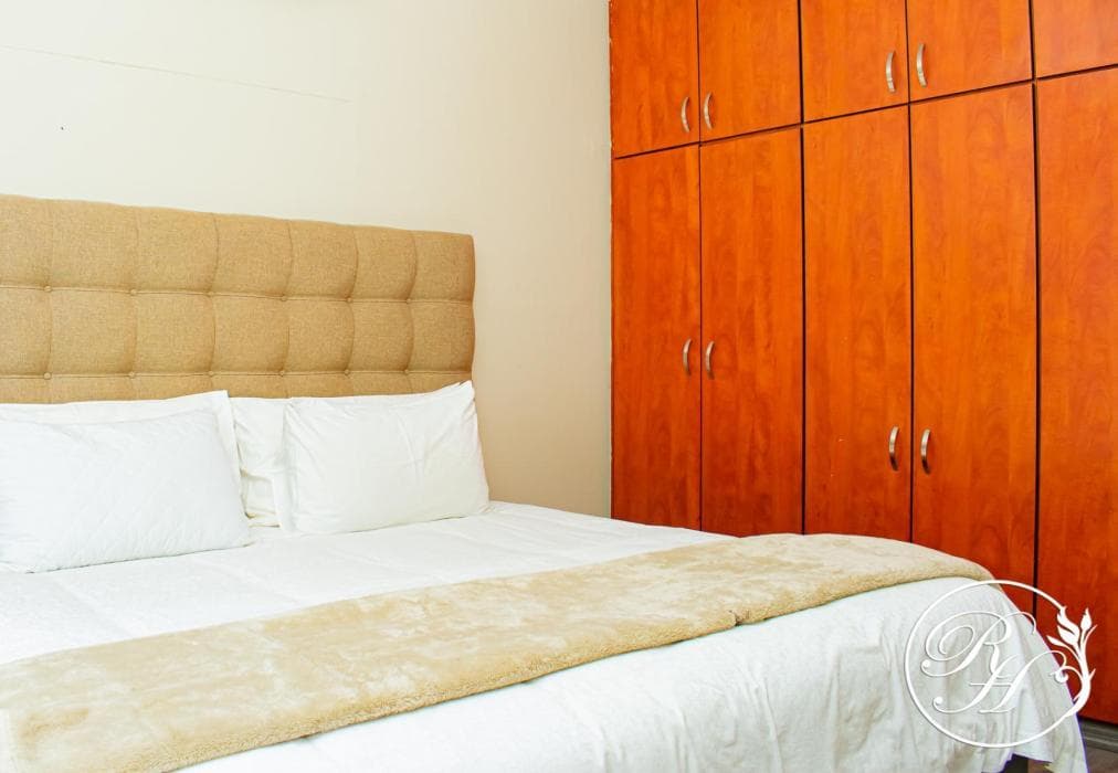 Roseland House Self-catering (1-6 Sleeper) with balcony